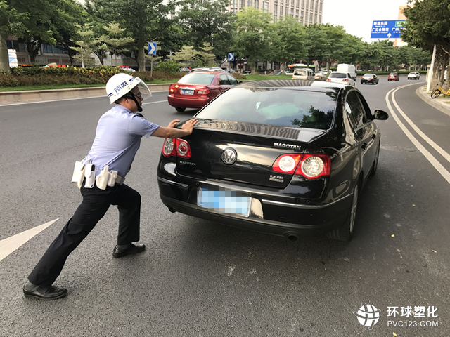 又到一年高考時：十年護(hù)航 廣州交警助300學(xué)子打通綠色通道